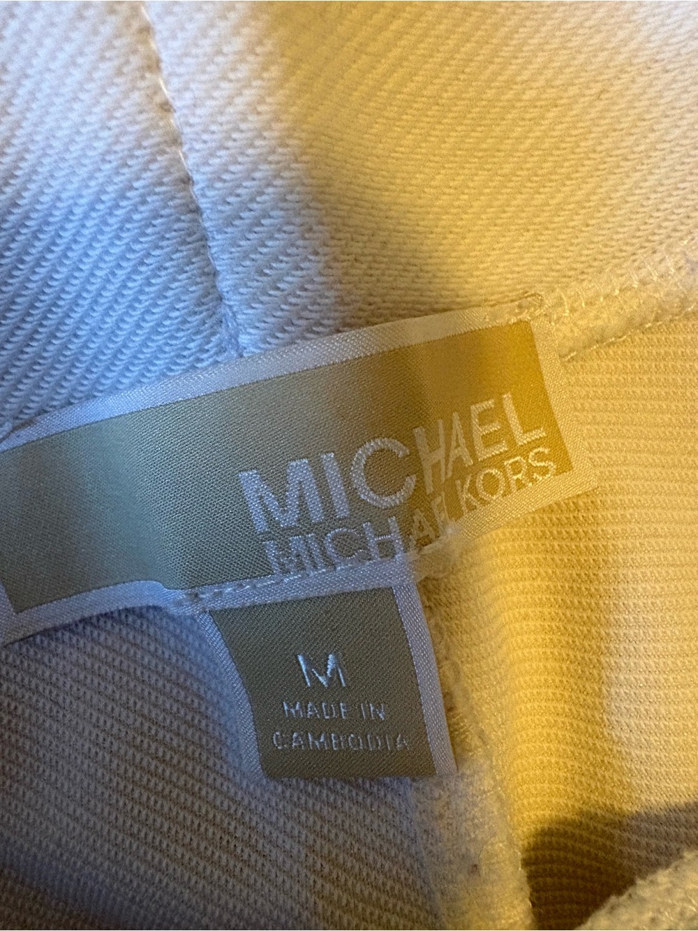 Women’s size 14, Michael Kors white pants. In perfect condition.